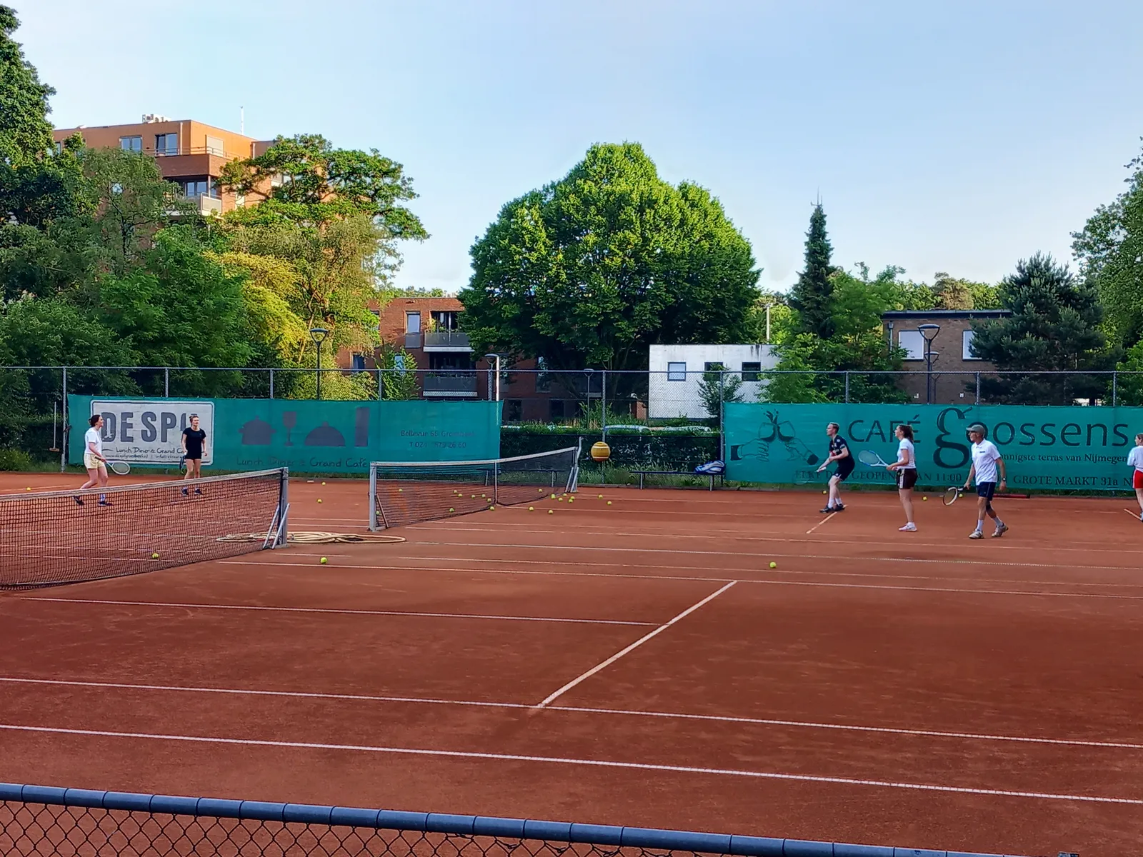 Tennisles op TV Brakkenstein